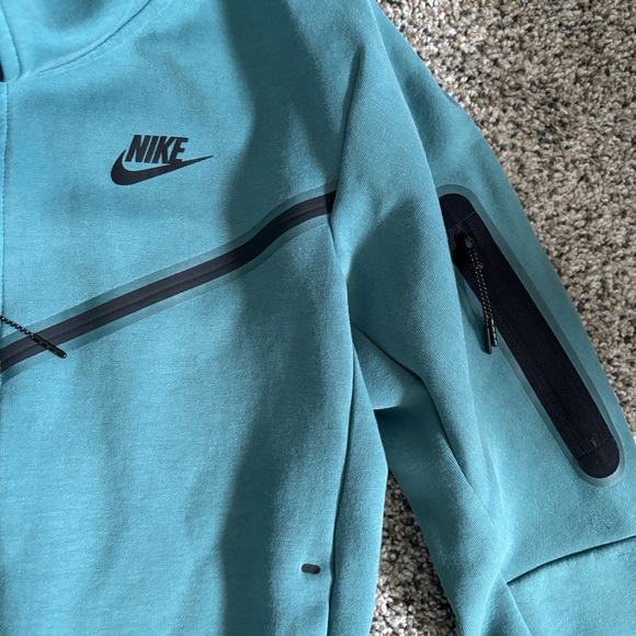 Nike Tech Full-Zip Hoodie with Black Details - Picture 2 of 4